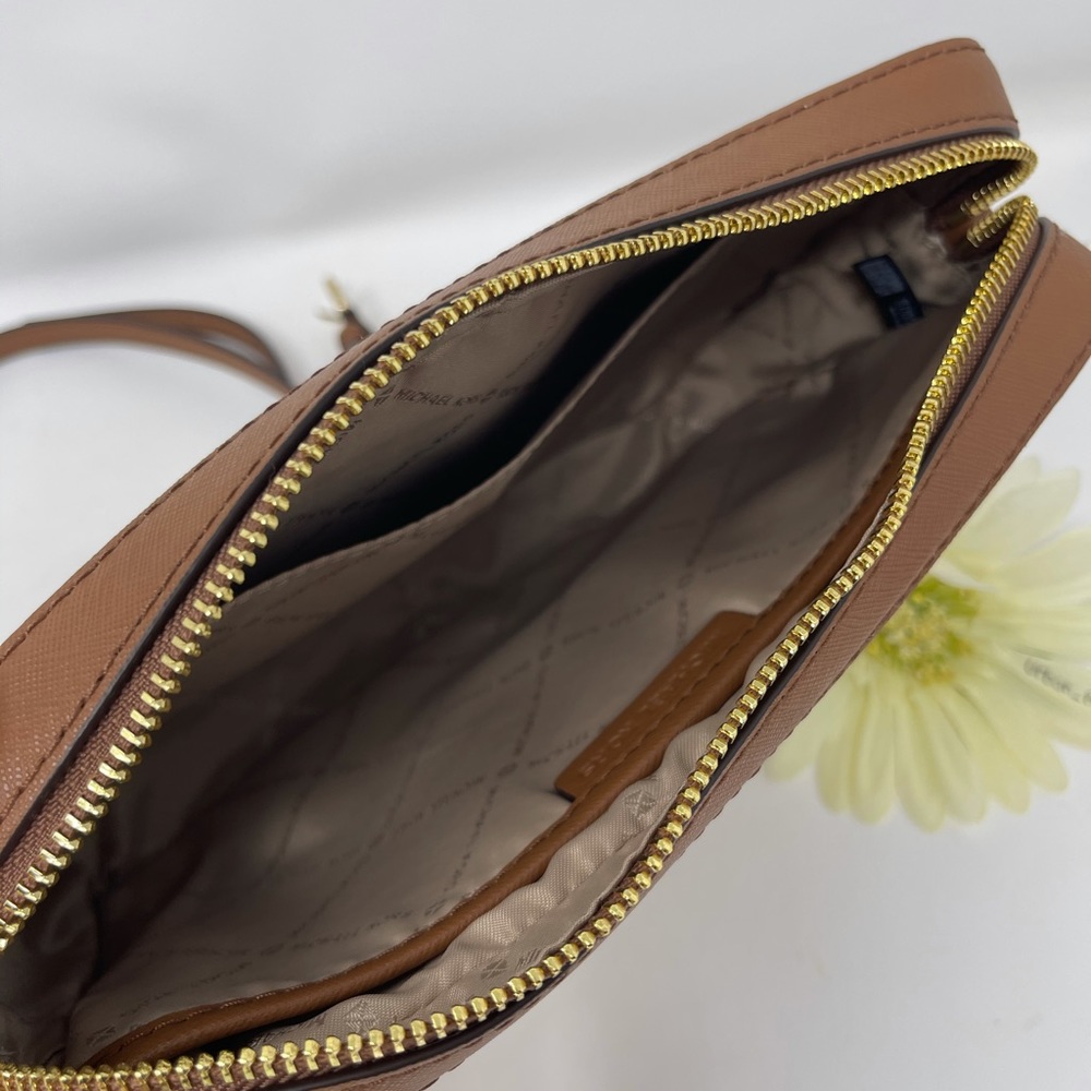 Michael Kors Jet Set ItemLG EW Crossbody - Picture 8 of 16